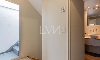 Venta Departamento  Triplex luminoso en Coghlan — ideal para vivir o como inversión