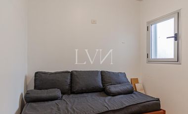 Venta Departamento  Triplex luminoso en Coghlan — ideal para vivir o como inversión
