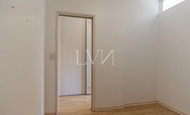 Venta Departamento  Triplex luminoso en Coghlan — ideal para vivir o como inversión