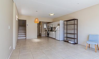 Venta Departamento  Triplex luminoso en Coghlan — ideal para vivir o como inversión