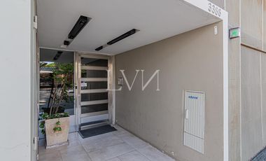Venta Departamento  Triplex luminoso en Coghlan — ideal para vivir o como inversión