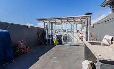 Venta Departamento  Triplex luminoso en Coghlan — ideal para vivir o como inversión