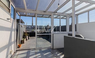 Venta Departamento  Triplex luminoso en Coghlan — ideal para vivir o como inversión