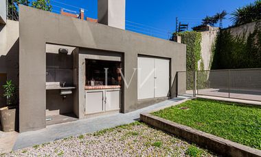 Venta Departamento  Triplex luminoso en Coghlan — ideal para vivir o como inversión