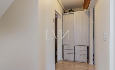Venta Departamento  Triplex luminoso en Coghlan — ideal para vivir o como inversión