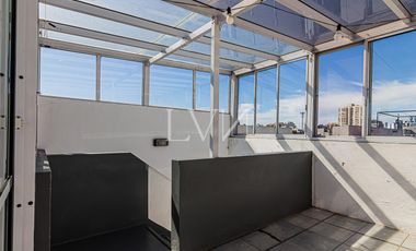 Venta Departamento  Triplex luminoso en Coghlan — ideal para vivir o como inversión