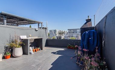 Venta Departamento  Triplex luminoso en Coghlan — ideal para vivir o como inversión