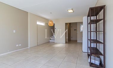 Venta Departamento  Triplex luminoso en Coghlan — ideal para vivir o como inversión