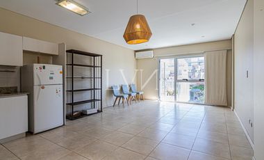 Venta Departamento  Triplex luminoso en Coghlan — ideal para vivir o como inversión