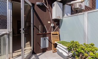 Venta Departamento  Triplex luminoso en Coghlan — ideal para vivir o como inversión