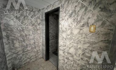 Galpón con vivienda a refaccionar en Wilde, Avellaneda