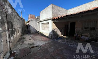 Galpón con vivienda a refaccionar en Wilde, Avellaneda