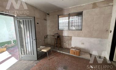 Galpón con vivienda a refaccionar en Wilde, Avellaneda