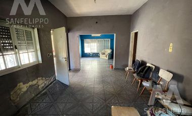 Galpón con vivienda a refaccionar en Wilde, Avellaneda