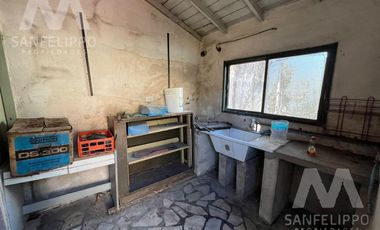 Galpón con vivienda a refaccionar en Wilde, Avellaneda