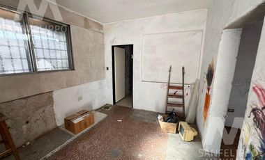 Galpón con vivienda a refaccionar en Wilde, Avellaneda