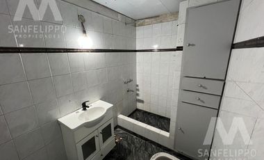 Galpón con vivienda a refaccionar en Wilde, Avellaneda