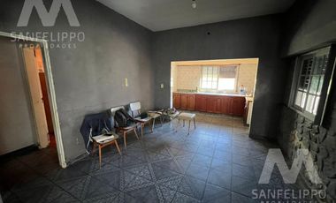 Galpón con vivienda a refaccionar en Wilde, Avellaneda