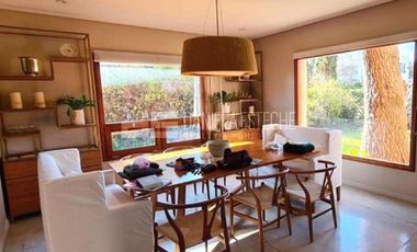 Casa en Ayres de Pilar