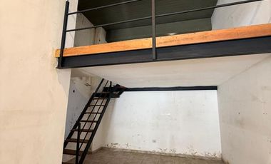 Local con entrepiso - Alquiler