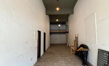 Local con entrepiso - Alquiler
