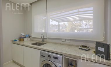 Casa en Venta de 4 dormitorios en suite en Saint Thomas Canning