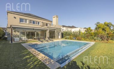 Casa en Venta de 4 dormitorios en suite en Saint Thomas Canning