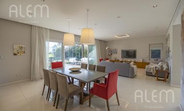 Casa en Venta de 4 dormitorios en suite en Saint Thomas Canning