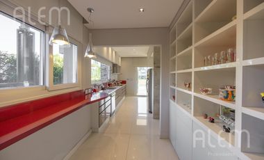 Casa en Venta de 4 dormitorios en suite en Saint Thomas Canning