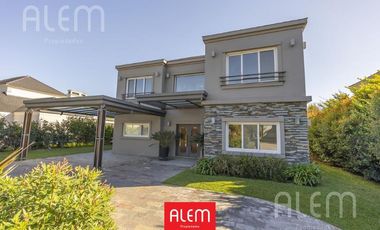 Casa en Venta de 4 dormitorios en suite en Saint Thomas Canning