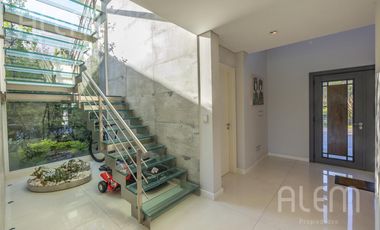 Casa en Venta de 4 dormitorios en suite en Saint Thomas Canning