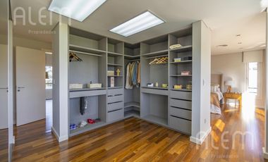 Casa en Venta de 4 dormitorios en suite en Saint Thomas Canning