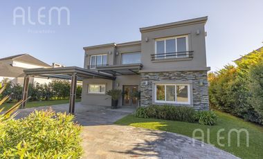 Casa en Venta de 4 dormitorios en suite en Saint Thomas Canning