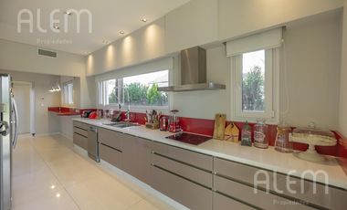 Casa en Venta de 4 dormitorios en suite en Saint Thomas Canning