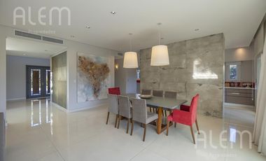 Casa en Venta de 4 dormitorios en suite en Saint Thomas Canning