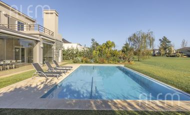 Casa en Venta de 4 dormitorios en suite en Saint Thomas Canning