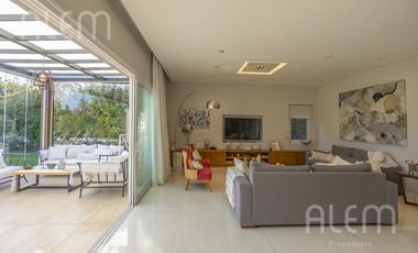 Casa en Venta de 4 dormitorios en suite en Saint Thomas Canning