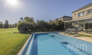 Casa en Venta de 4 dormitorios en suite en Saint Thomas Canning