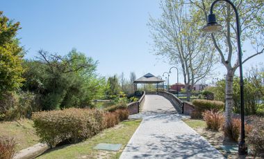Casa en alquiler anual en Santa Bárbara, 4 dormitorios con 2 playroom, refaccionada