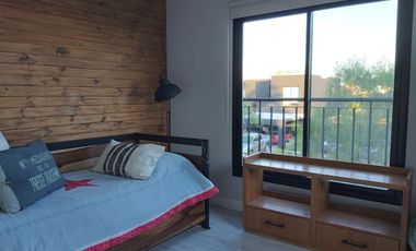 Casa en alquiler anual en Santa Bárbara, 4 dormitorios con 2 playroom, refaccionada