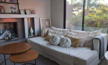 Casa en alquiler anual en Santa Bárbara, 4 dormitorios con 2 playroom, refaccionada