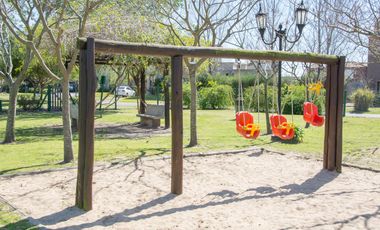 Casa en alquiler anual en Santa Bárbara, 4 dormitorios con 2 playroom, refaccionada