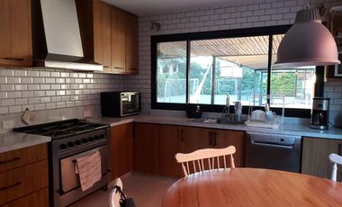 Casa en alquiler anual en Santa Bárbara, 4 dormitorios con 2 playroom, refaccionada