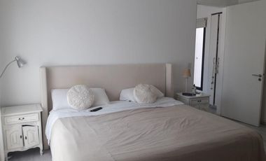 Casa en alquiler anual en Santa Bárbara, 4 dormitorios con 2 playroom, refaccionada