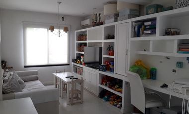 Casa en alquiler anual en Santa Bárbara, 4 dormitorios con 2 playroom, refaccionada