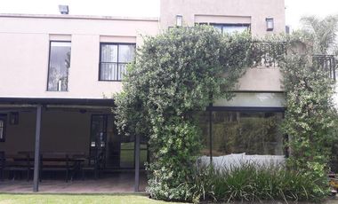 Casa en alquiler anual en Santa Bárbara, 4 dormitorios con 2 playroom, refaccionada