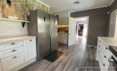 Casa en venta de cuatro ambientes con amplio parque en Abril Club de Campo, Hudson