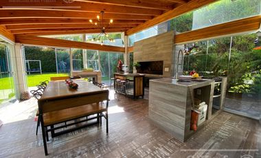 Casa en venta de cuatro ambientes con amplio parque en Abril Club de Campo, Hudson