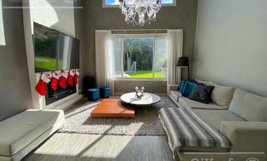 Casa en venta de cuatro ambientes con amplio parque en Abril Club de Campo, Hudson