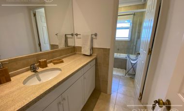 Casa en venta de cuatro ambientes con amplio parque en Abril Club de Campo, Hudson